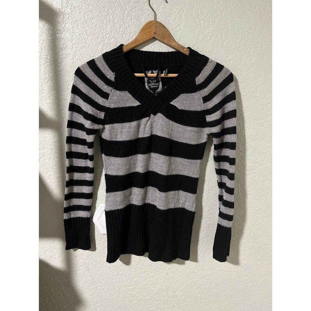 Yoki Girls Collection Striped Sweater Black Grey Vneck Size Large - Picture 4 of 4